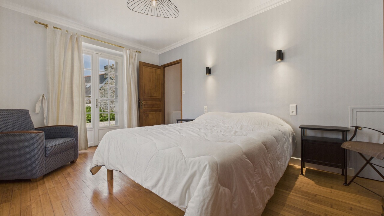 Photo of Bedroom in Plougrescant