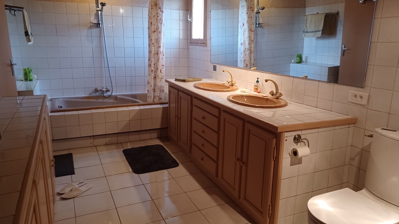 Photo of Bathroom in Nebias