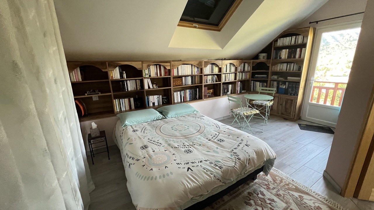 Photo of Bedroom in Gap