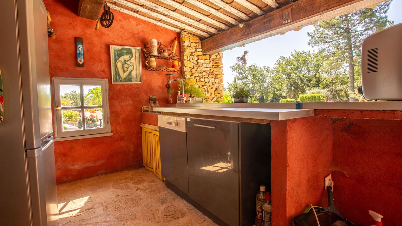 Photo of Kitchen in La Roquebrussanne