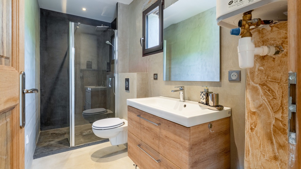Photo of Bathroom in Saumane-de-Vaucluse