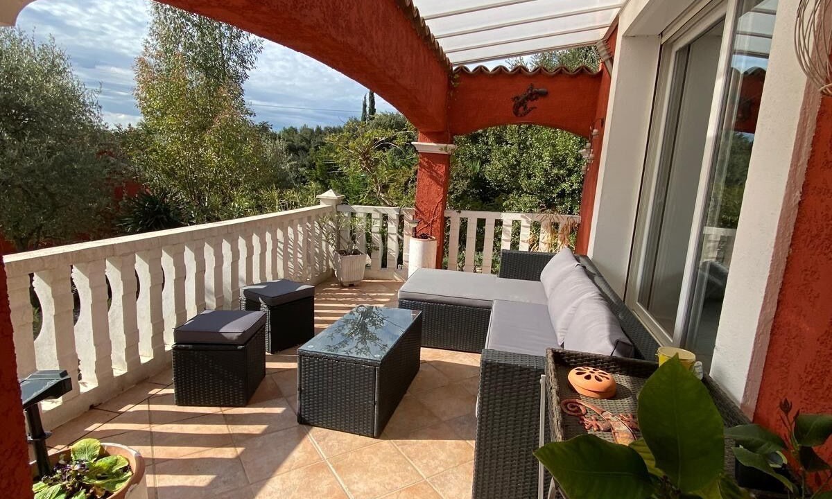 Photo of Patio Balcony in La Roquebrussanne