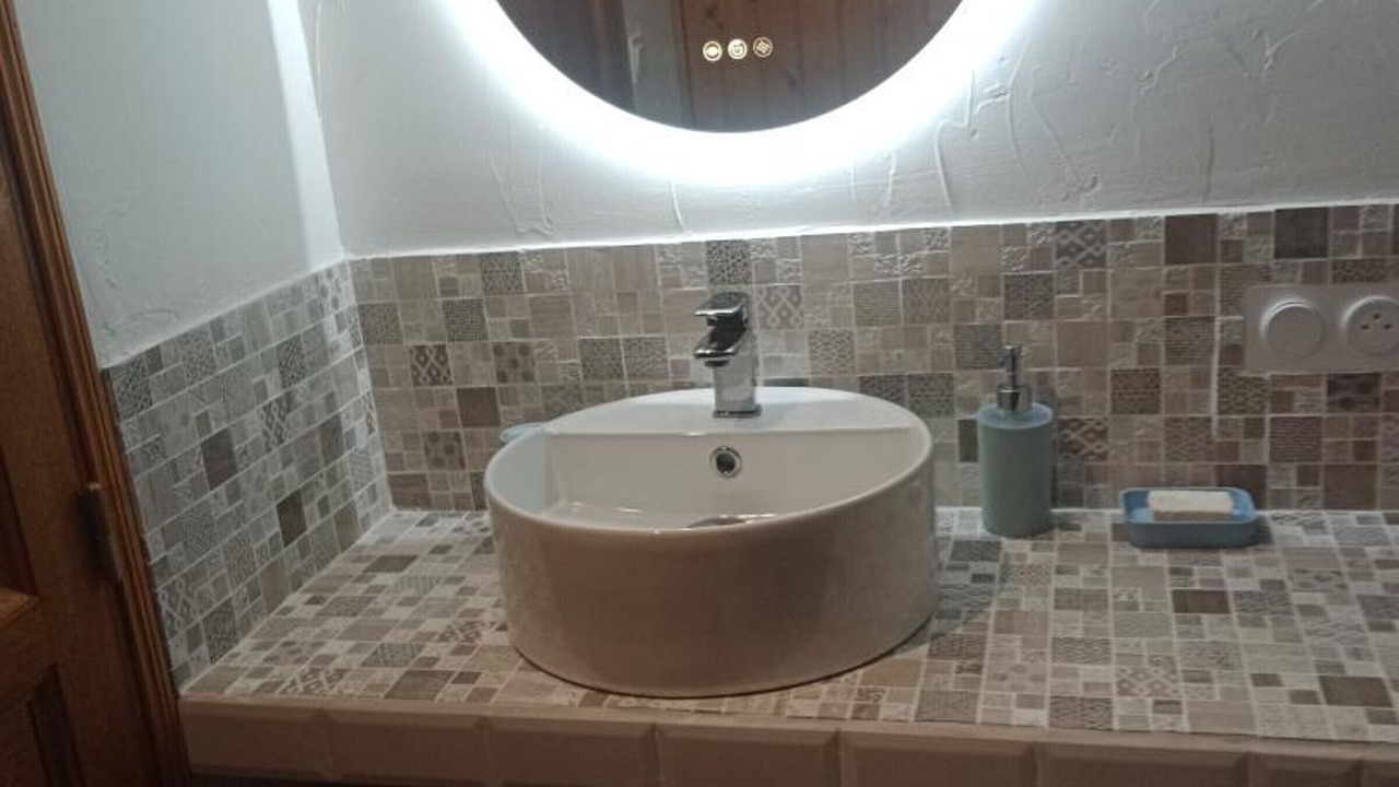 Photo of Bathroom in Thenon