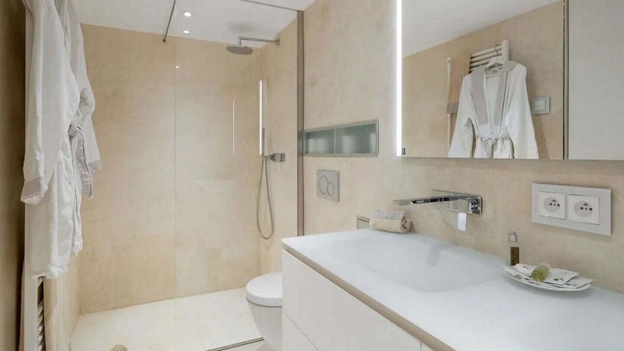 Photo of Bathroom in Beausoleil
