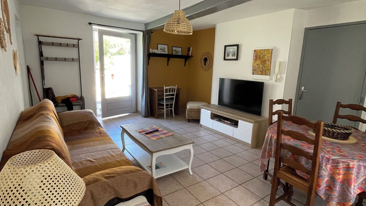 Photo of Bedroom in Campan