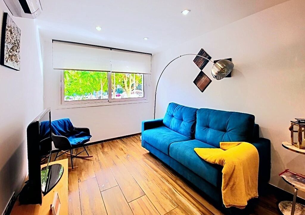 Photo of Livingroom in Le Mourillon