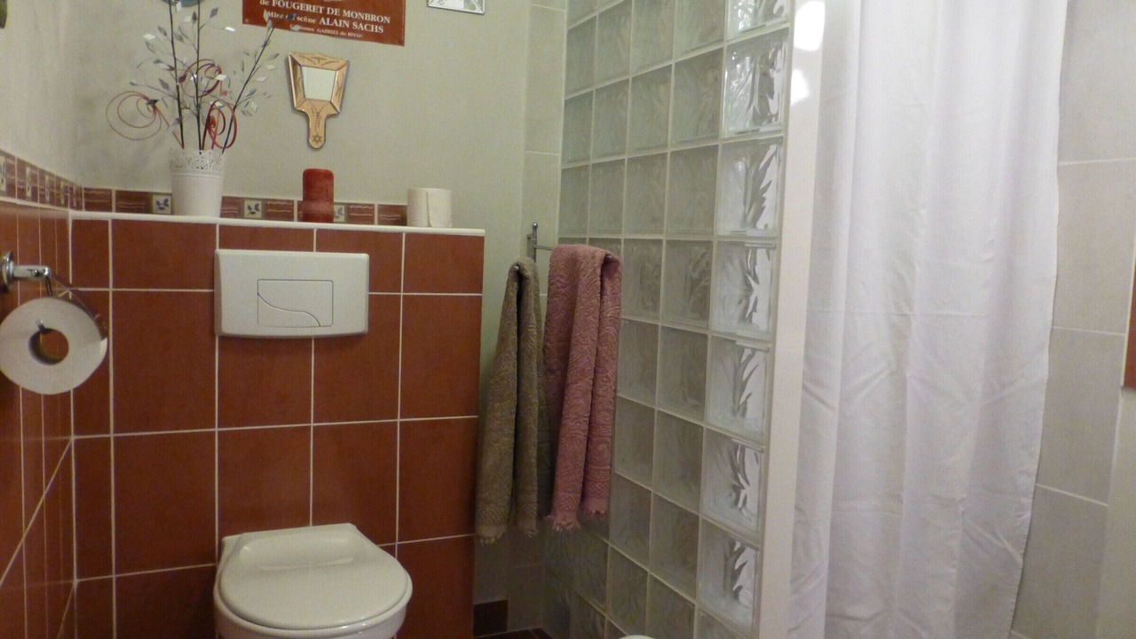 Photo of Bathroom in Dun-sur-Meuse