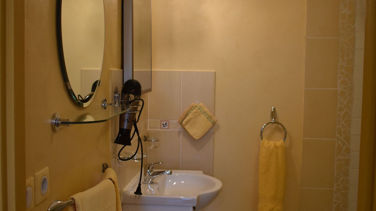 Photo of Bathroom in Dun-sur-Meuse