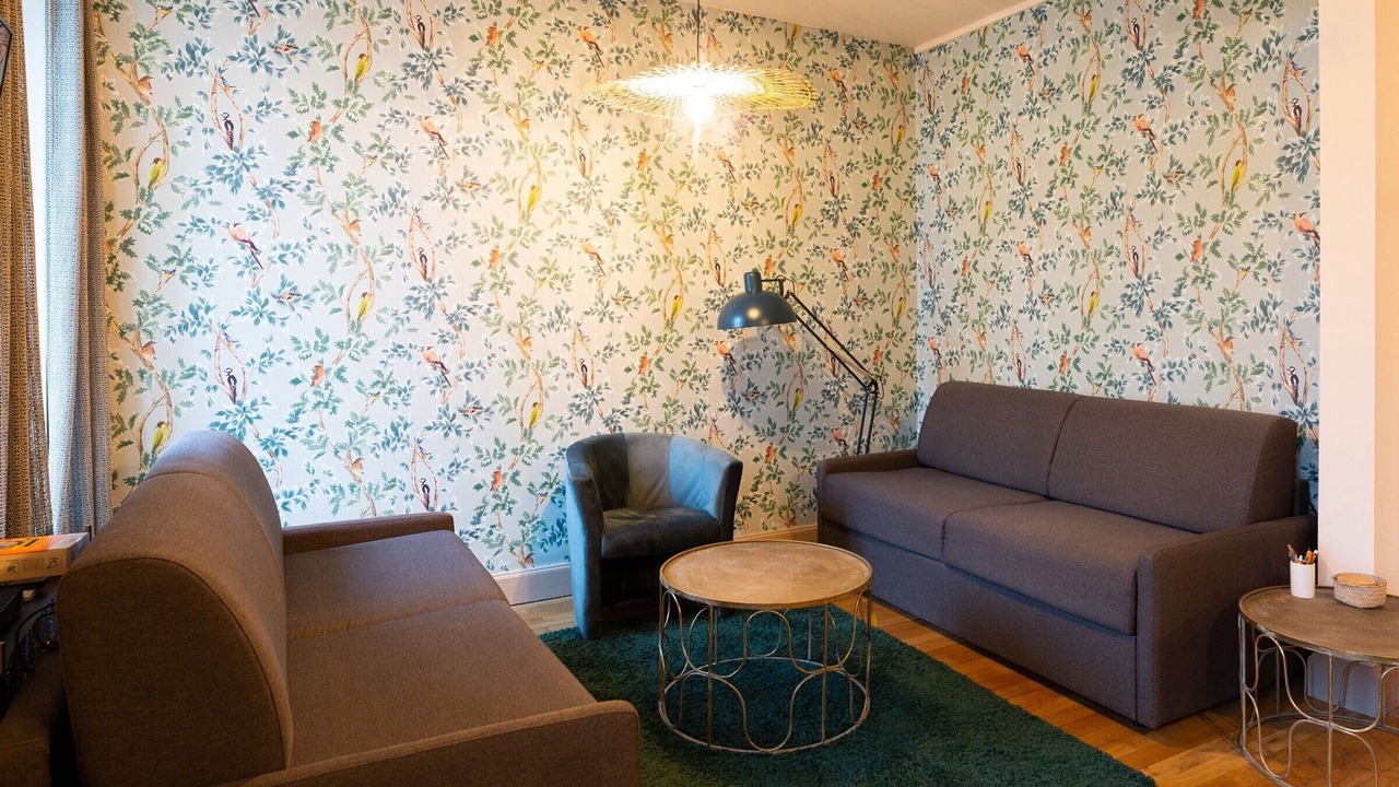 Photo of Livingroom in Poincare - Foch - Anatole France - Croix de Bourgogne