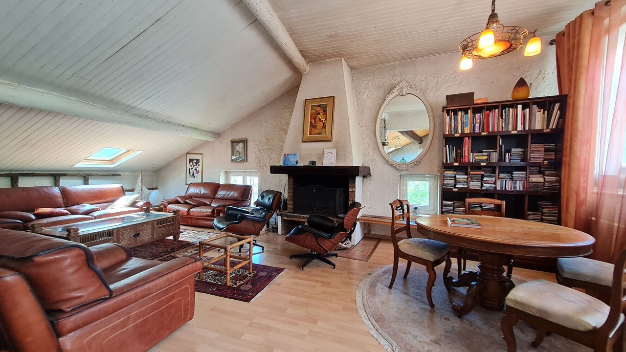 Photo of Livingroom in Bayonville-sur-Mad