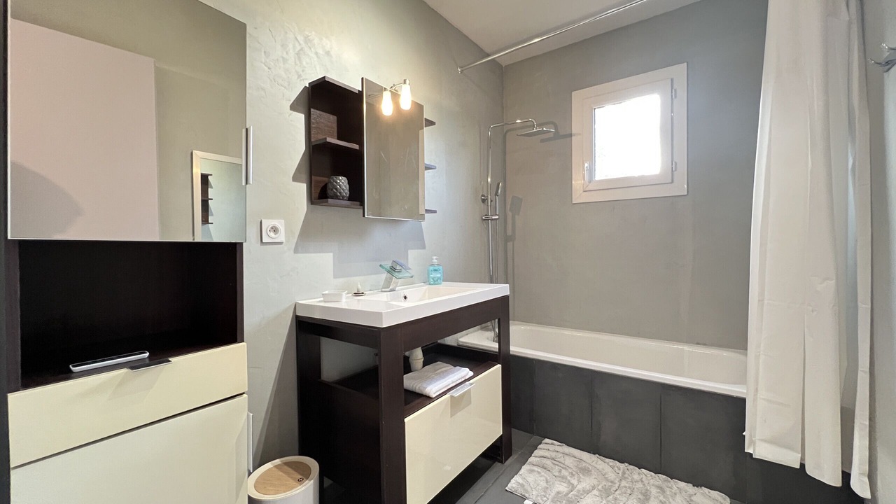 Photo of Bathroom in Lardenne