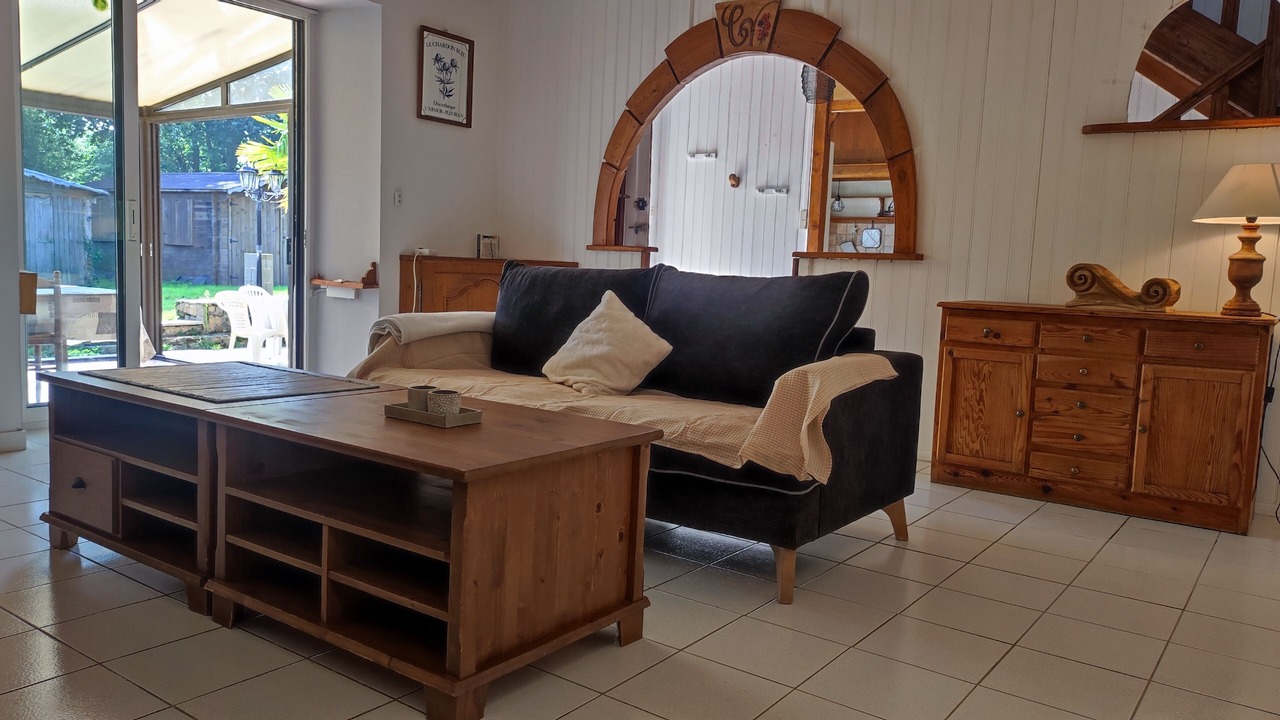 Photo of Livingroom in Pleguien