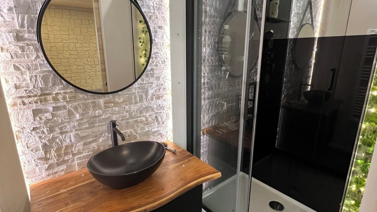 Photo of Bathroom in Vinneuf