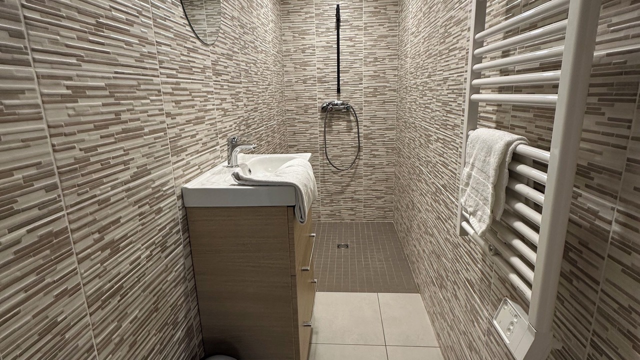 Photo of Bathroom in Aumenancourt