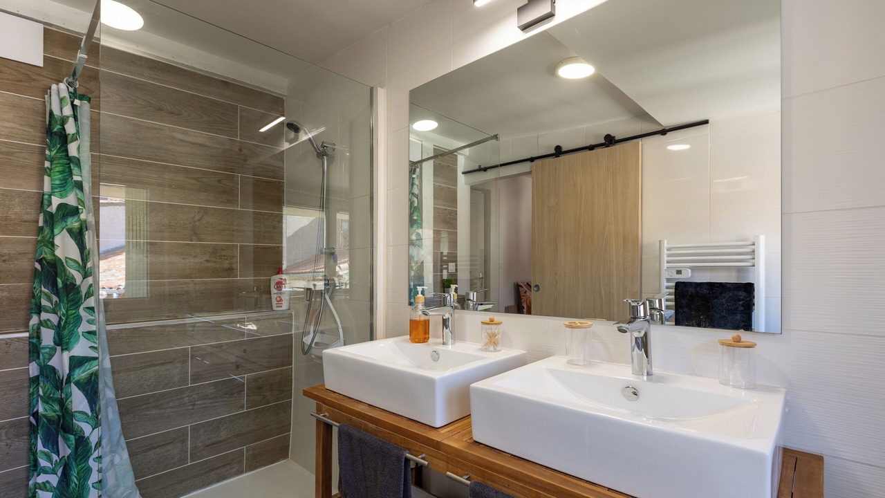 Photo of Bathroom in Beziers City Centre