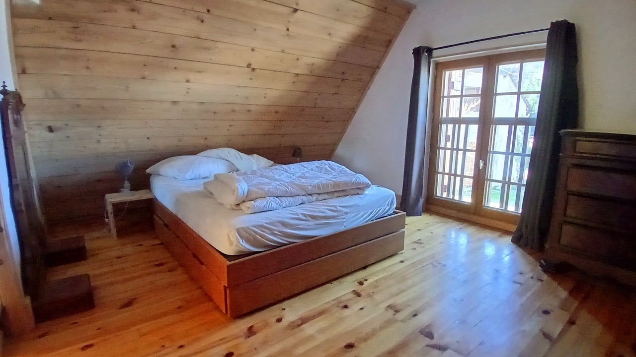 Photo of Bedroom in Campan