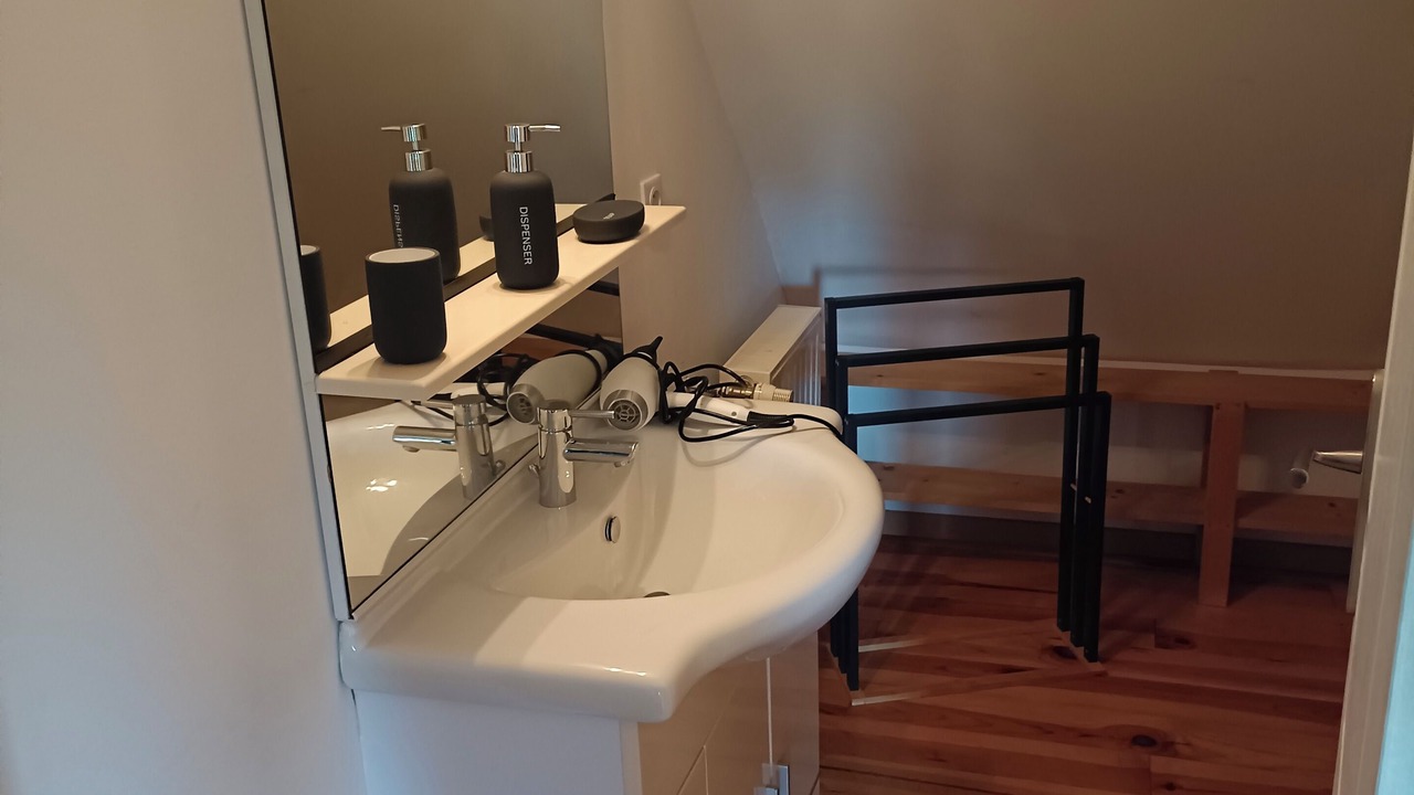 Photo of Bathroom in Campan