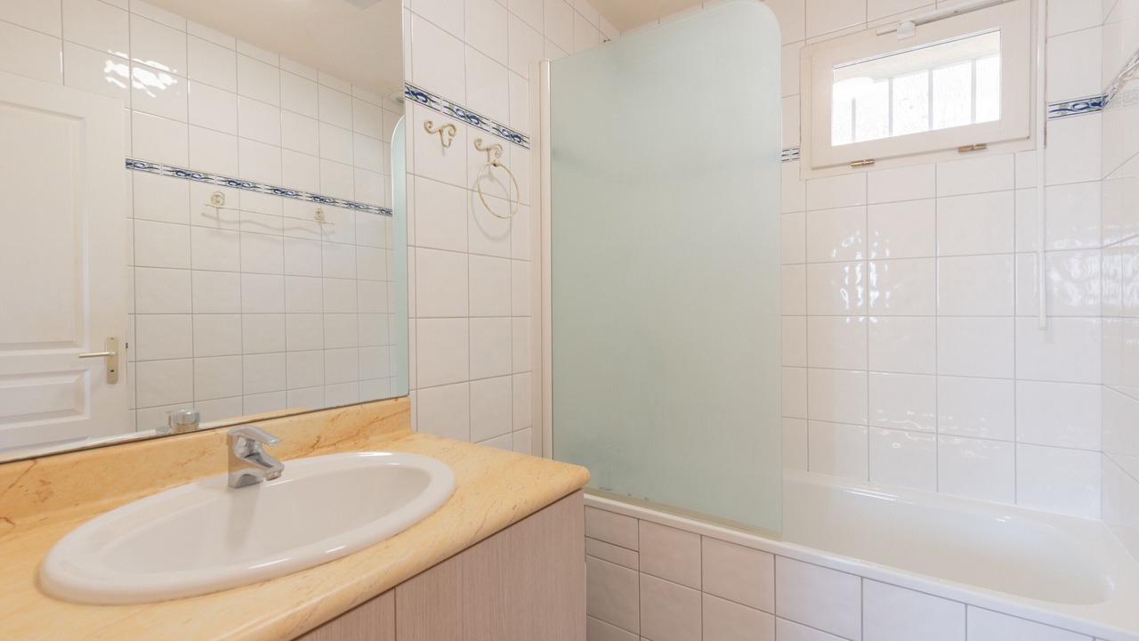 Photo of Bathroom in Ouzous