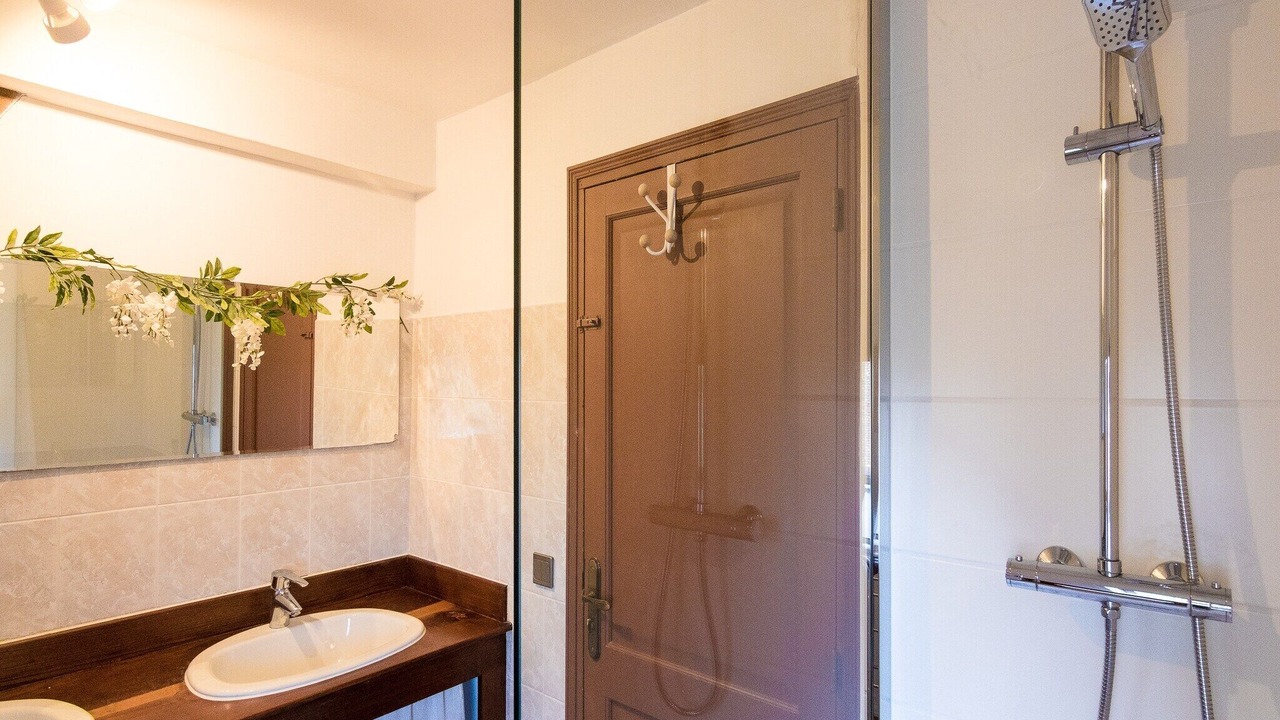 Photo of Bathroom in Thenon