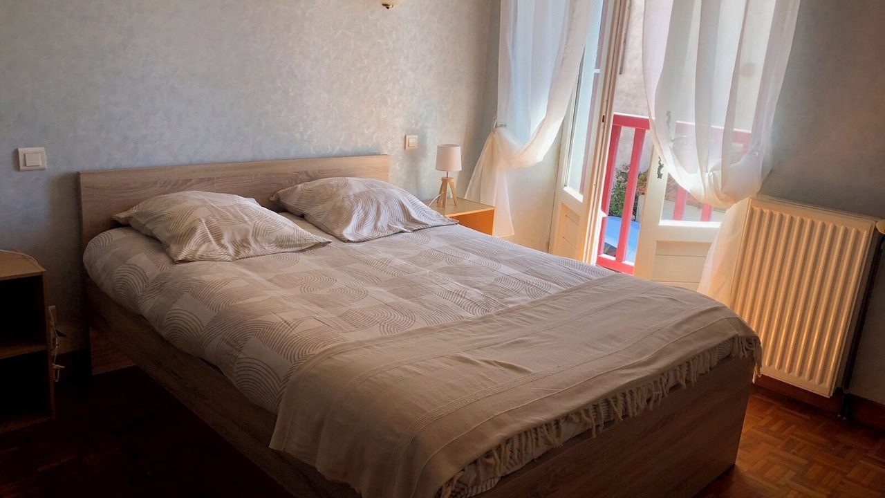 Photo of Bedroom in Bio