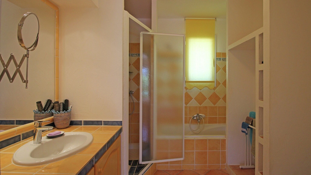 Photo of Bathroom in Bagnols-en-Foret