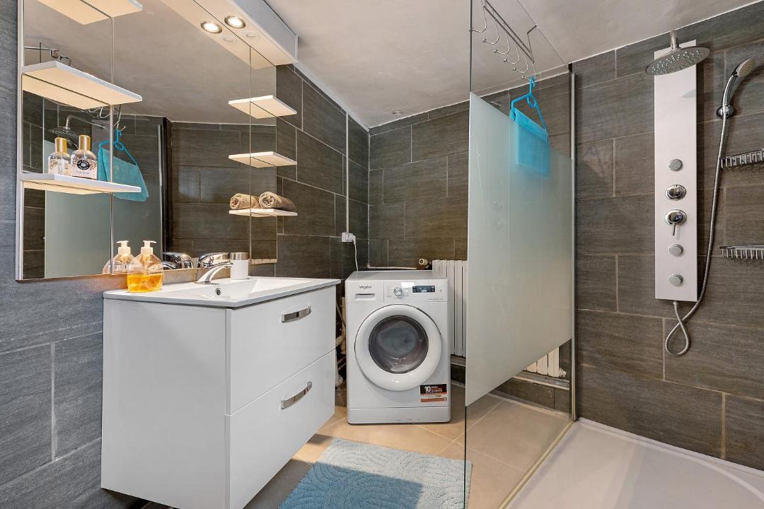 Photo of Bathroom in Campan