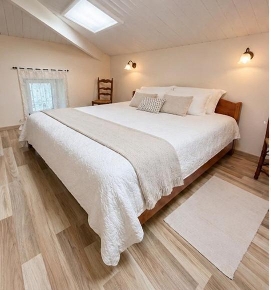 Photo of Bedroom in Rochefort-du-Gard