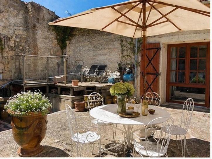 Photo of Patio Balcony in Rochefort-du-Gard