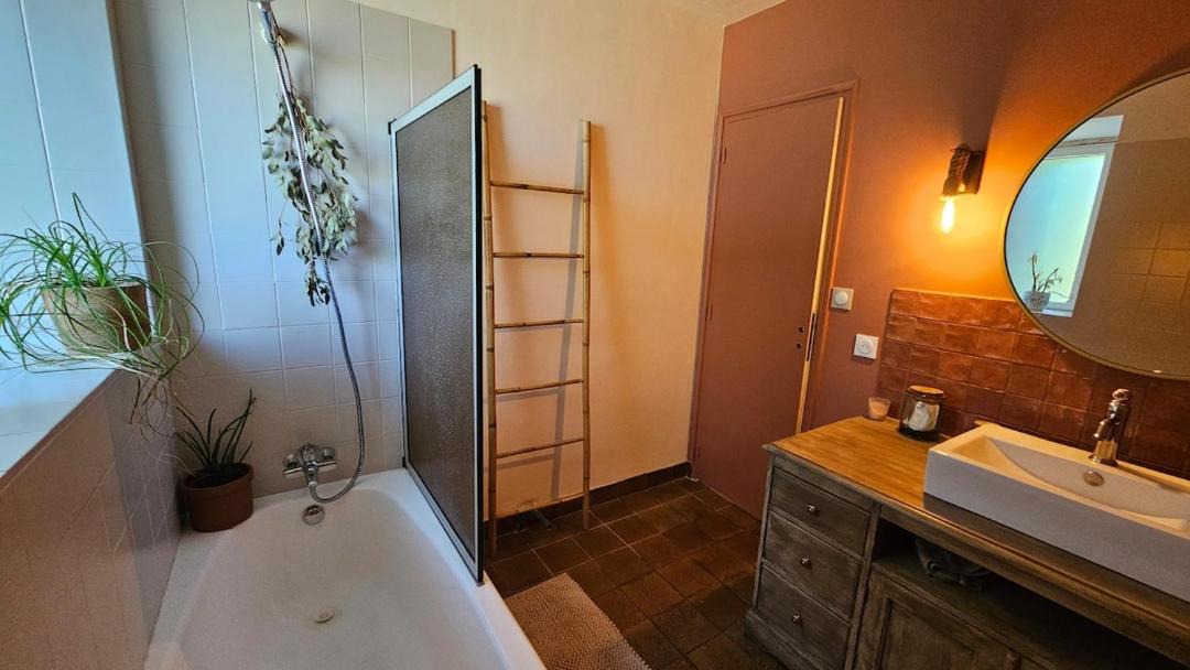 Photo of Bathroom in Lanvallay