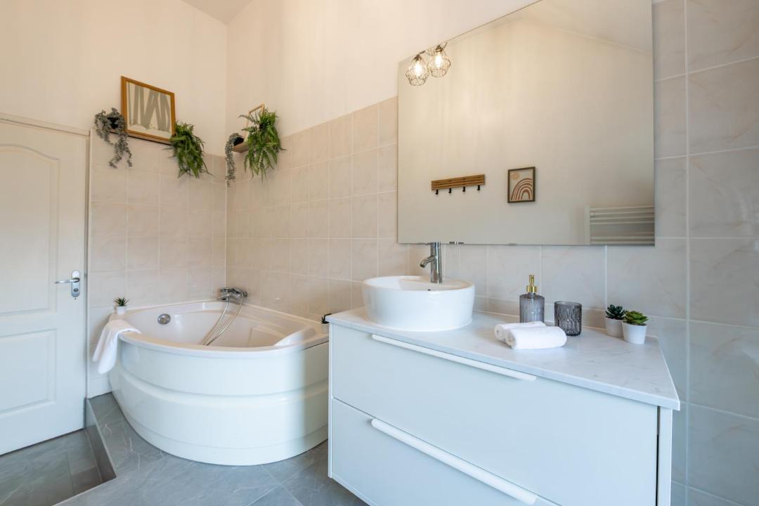 Photo of Bathroom in Longueville