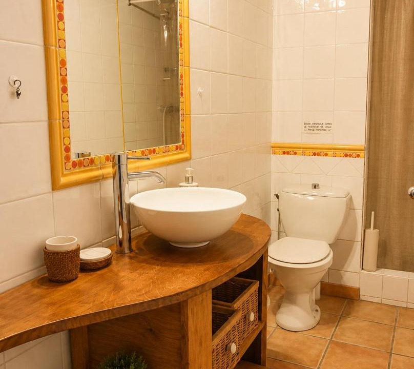 Photo of Bathroom in Lys