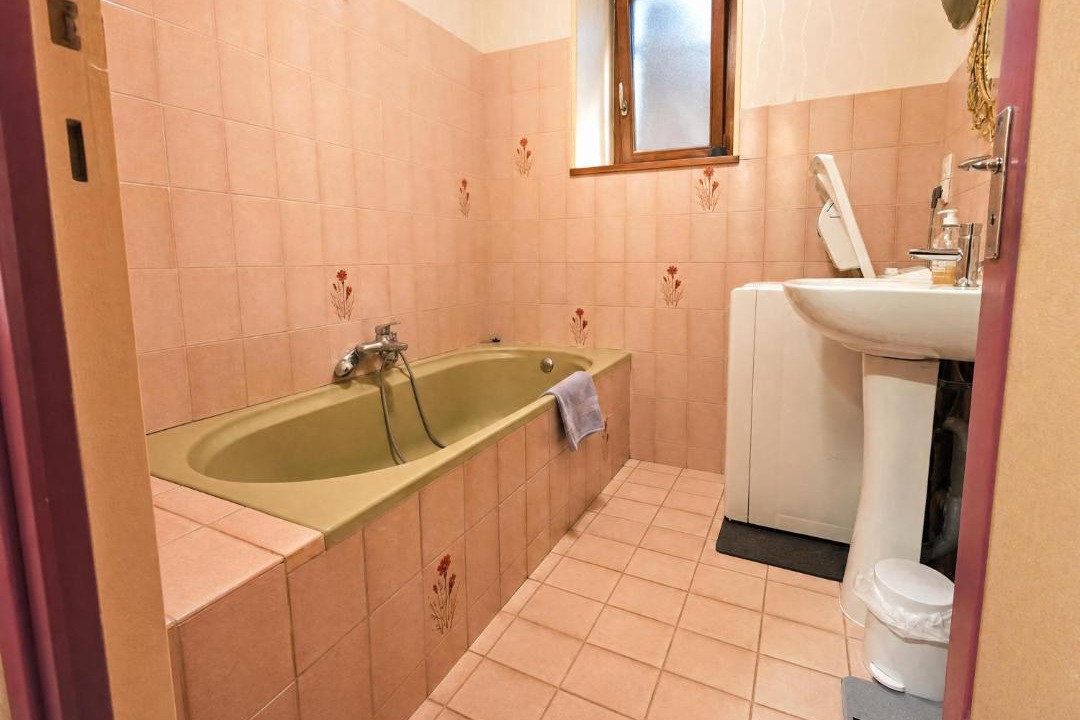 Photo of Bathroom in Neuvy-Sautour