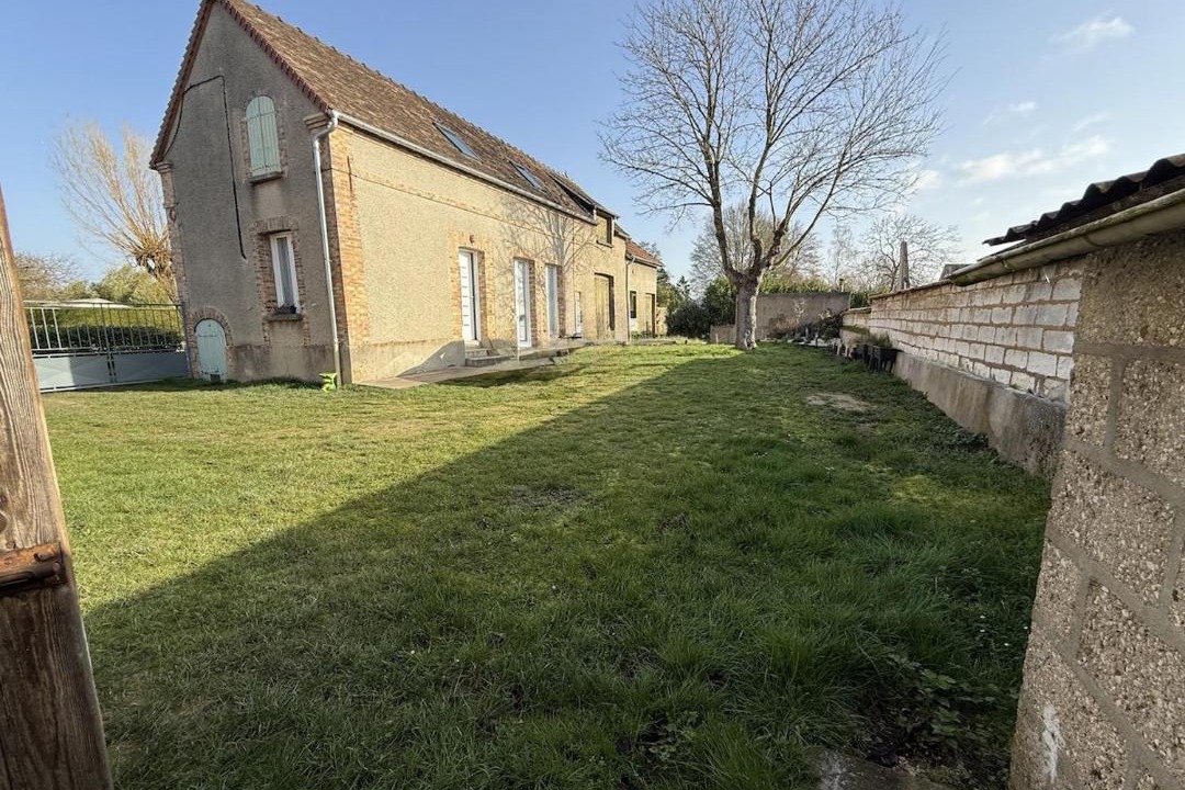 Photo of Buildings in Gisy-les-Nobles