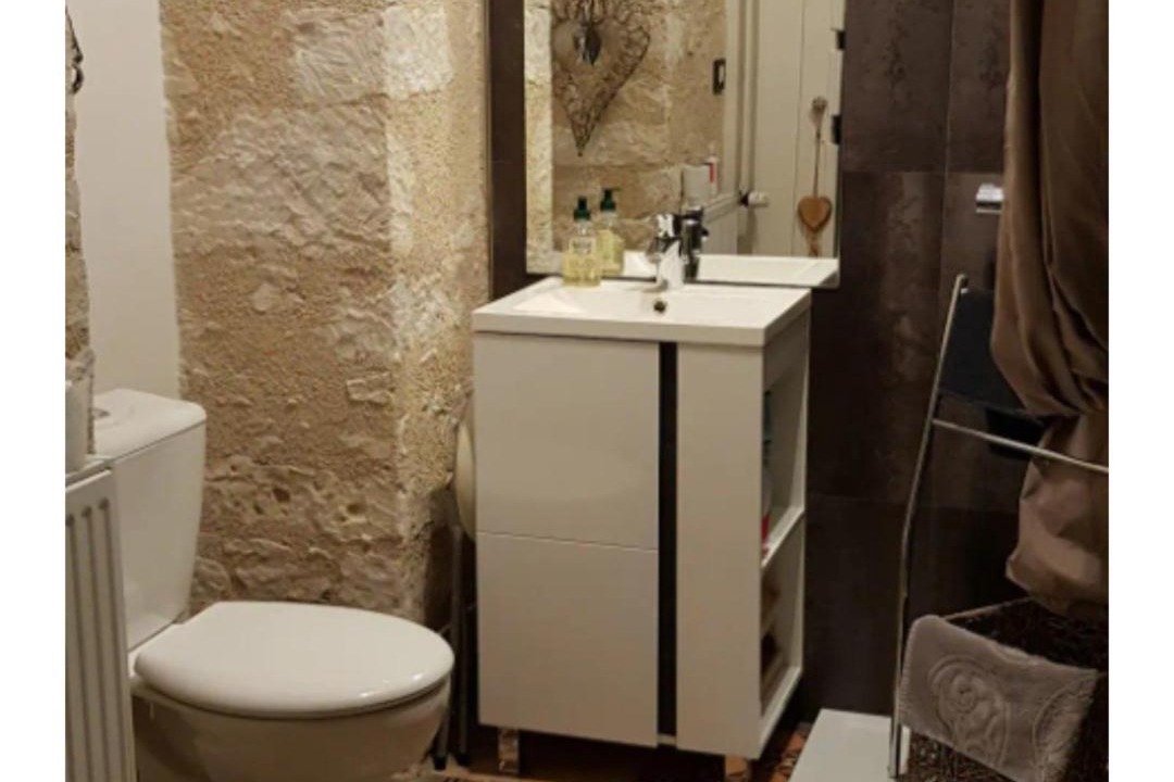 Photo of Bathroom in Neuvy-Sautour