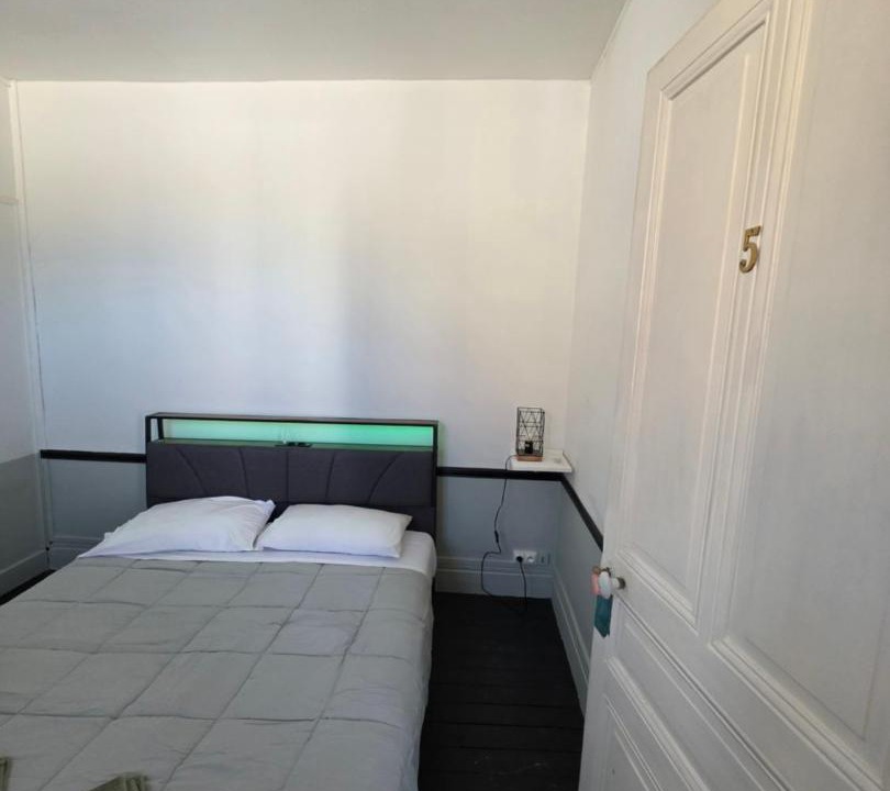 Photo of Bedroom in Chalons-en-Champagne