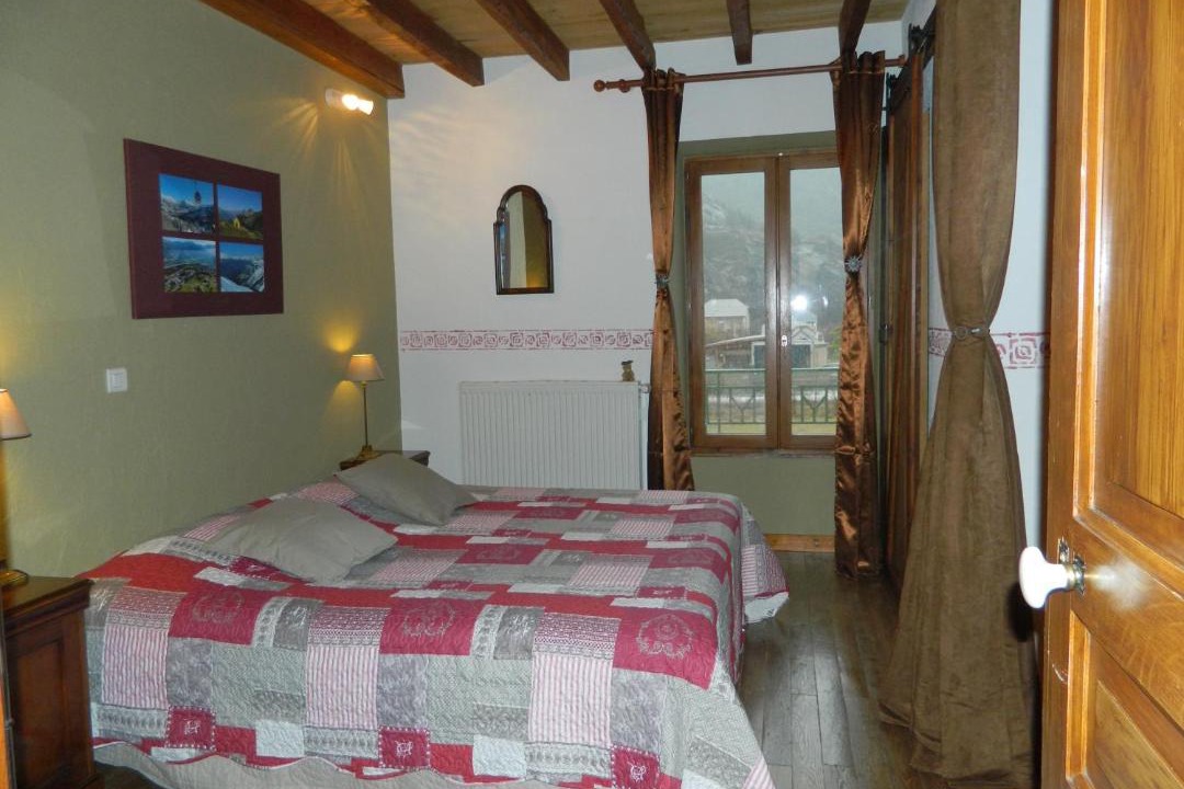 Photo of Bedroom in Jausiers
