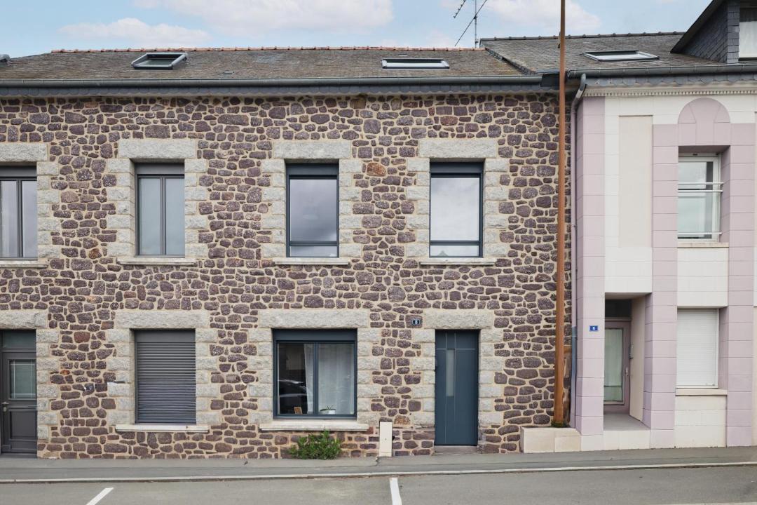 Photo of Buildings in Bedee