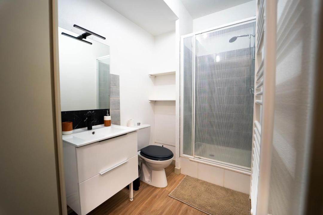 Photo of Bathroom in Pace