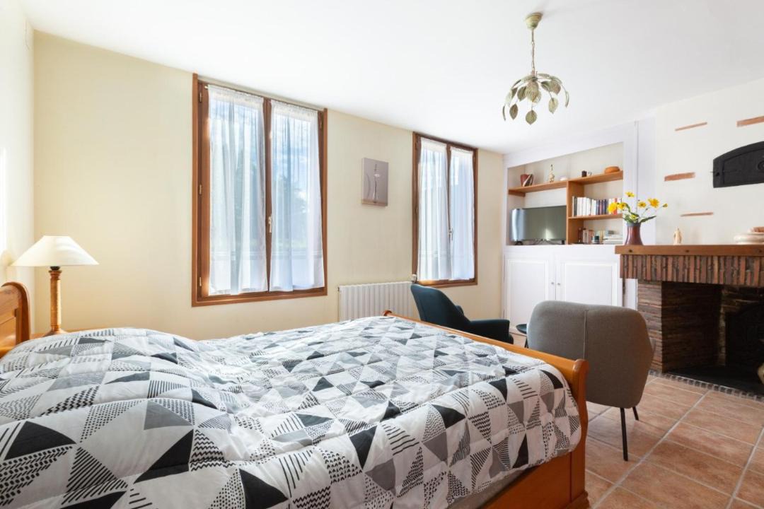 Photo of Bedroom in Montieramey