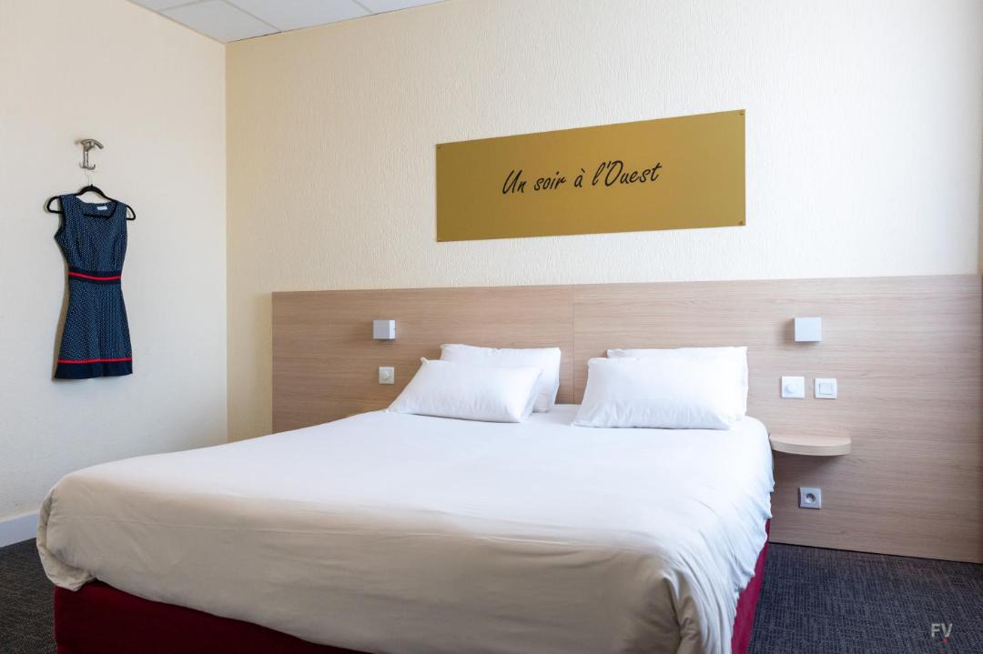 Photo of Bedroom in Lamballe