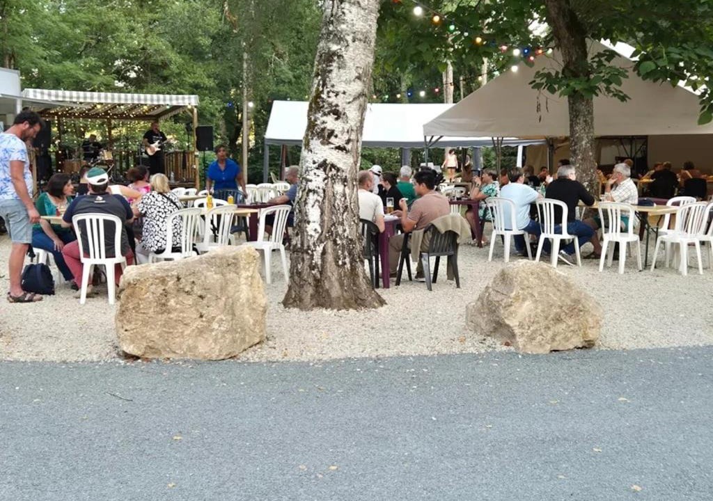 Photo of Others in Le Change