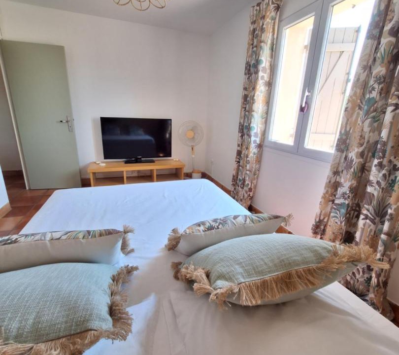 Photo of Bedroom in Meynes
