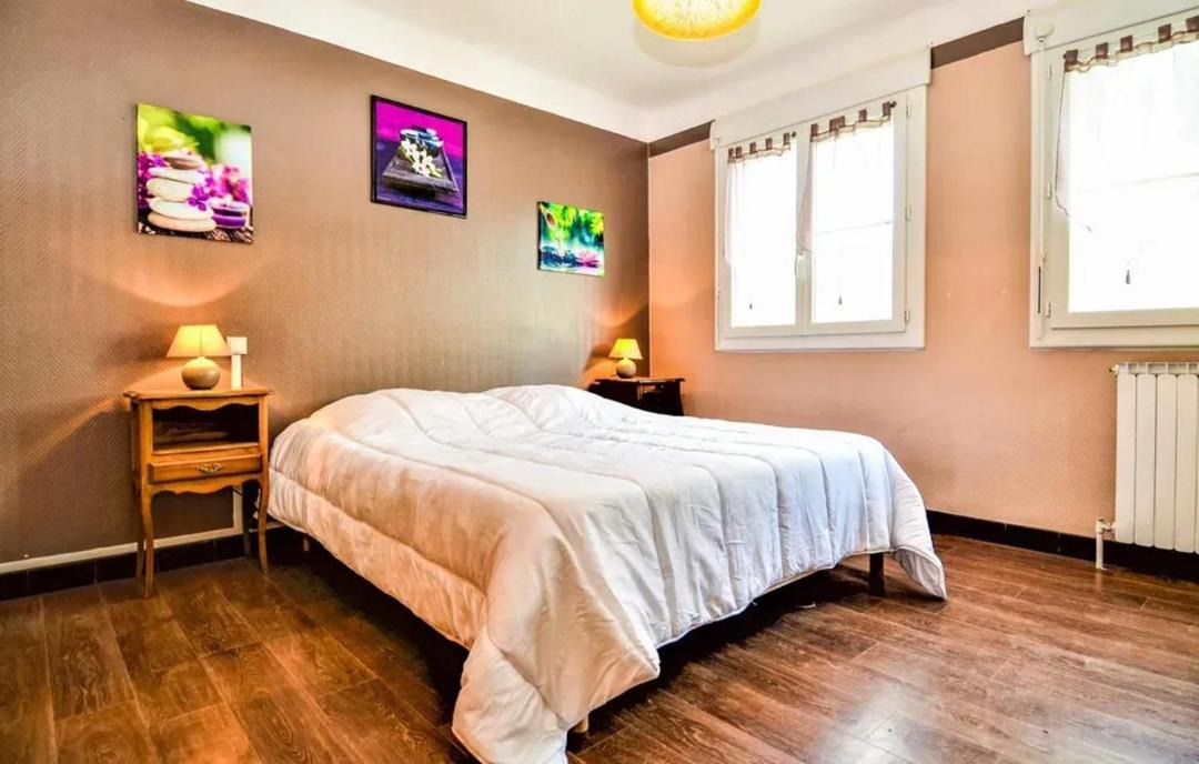 Photo of Bedroom in Meynes