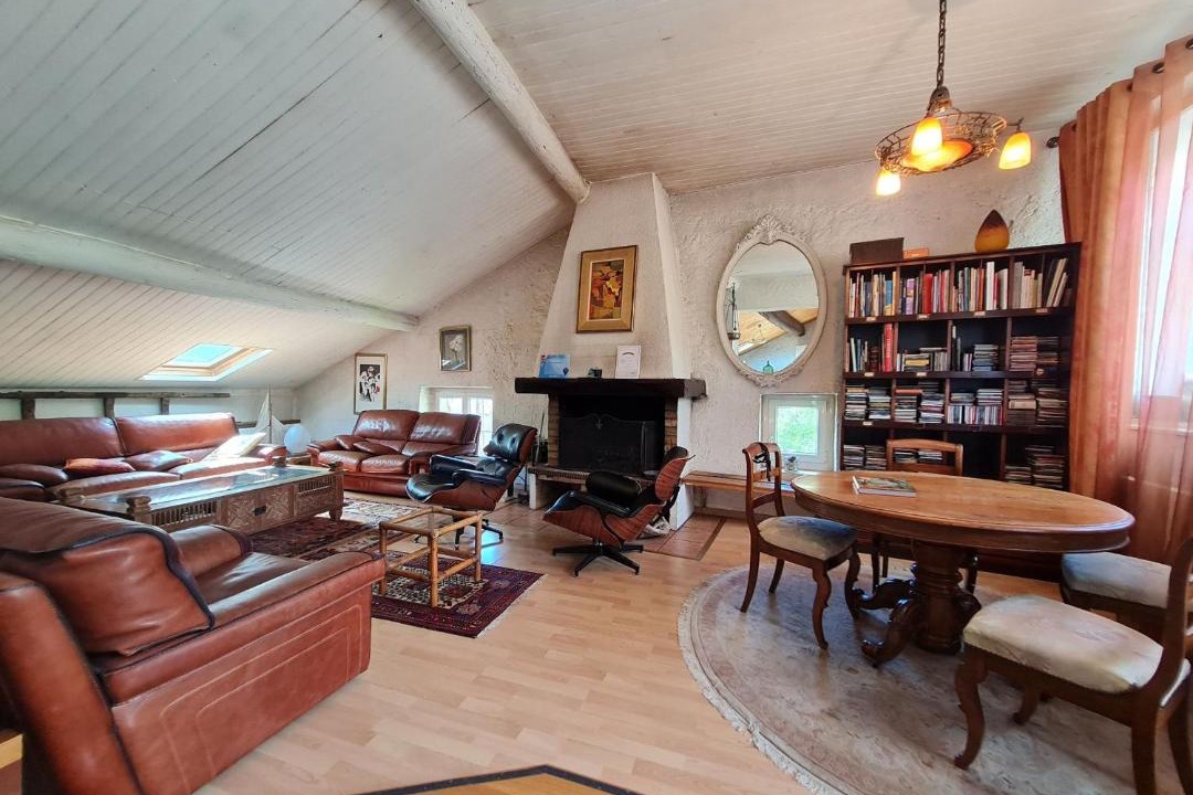 Photo of Livingroom in Bayonville-sur-Mad