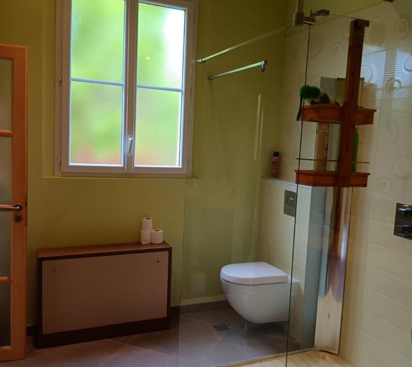 Photo of Bathroom in Courtois-sur-Yonne