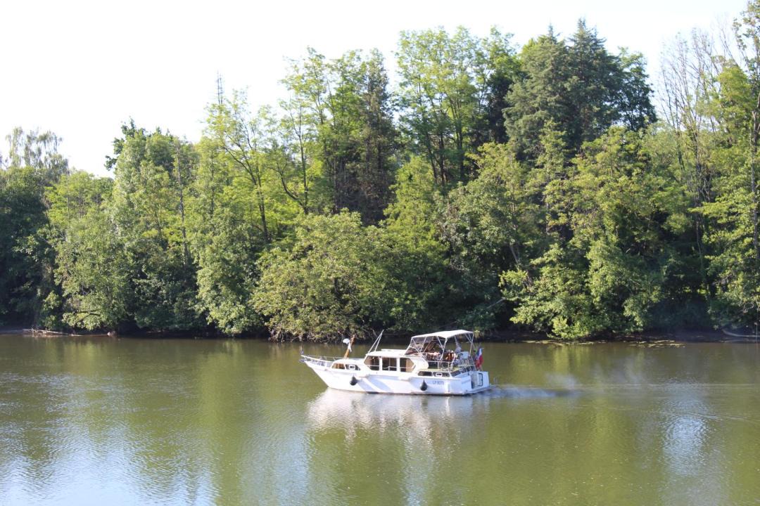 Photo of Others in Laroche-Saint-Cydroine