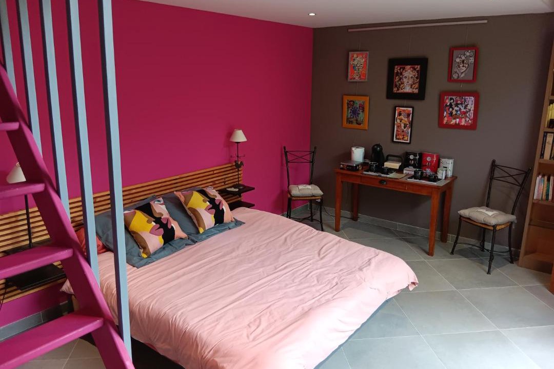 Photo of Bedroom in Courtois-sur-Yonne