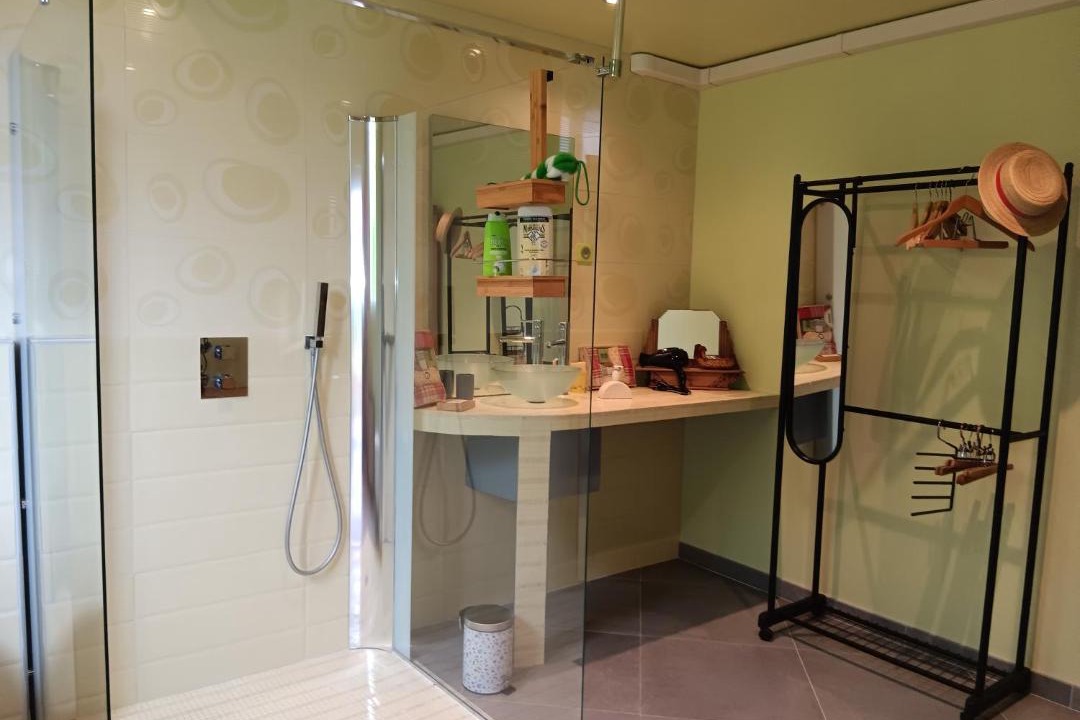 Photo of Bathroom in Courtois-sur-Yonne