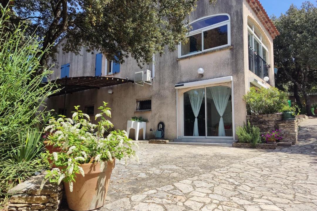 Photo of Buildings in Castillon-du-Gard