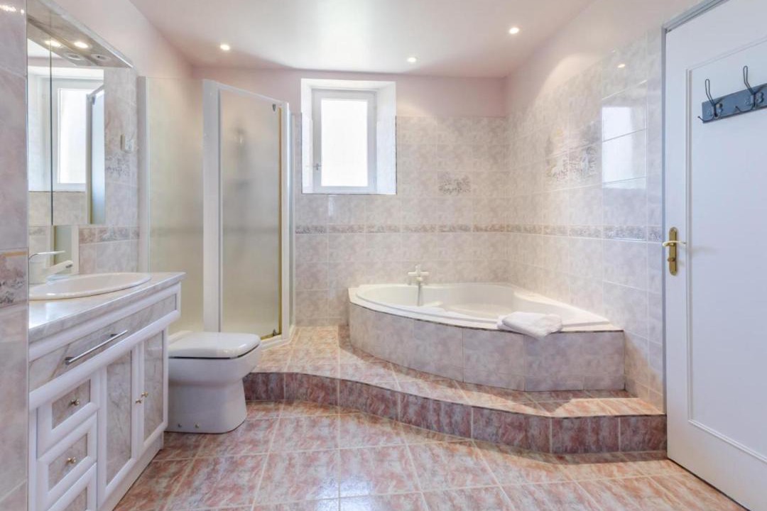 Photo of Bathroom in Thieffrain